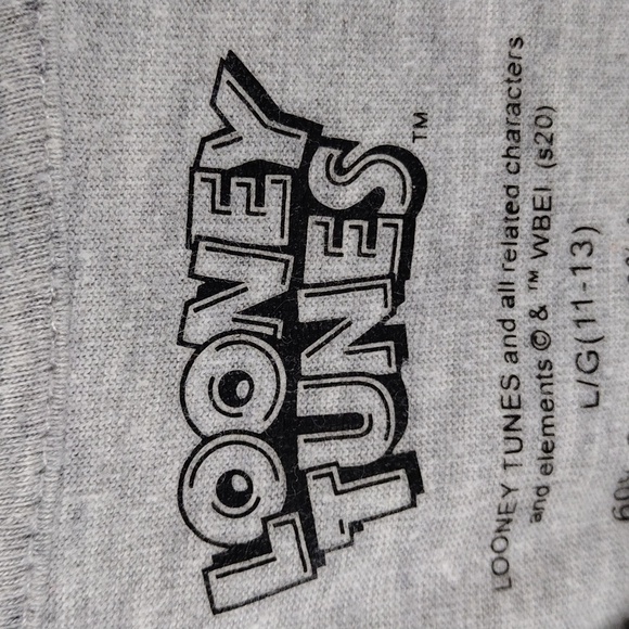 Looney Tunes Bugs Bunny and Tweety Bird Gray Short Sleeve Cropped Tee Shirt Top - Picture 4 of 8